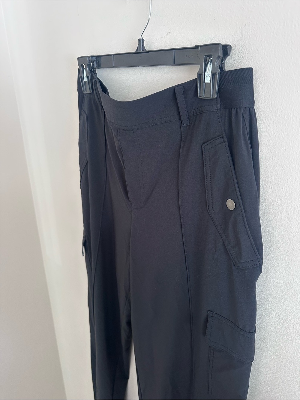 Athleta black Vienna cargo pants size 12 - Picture 5 of 7